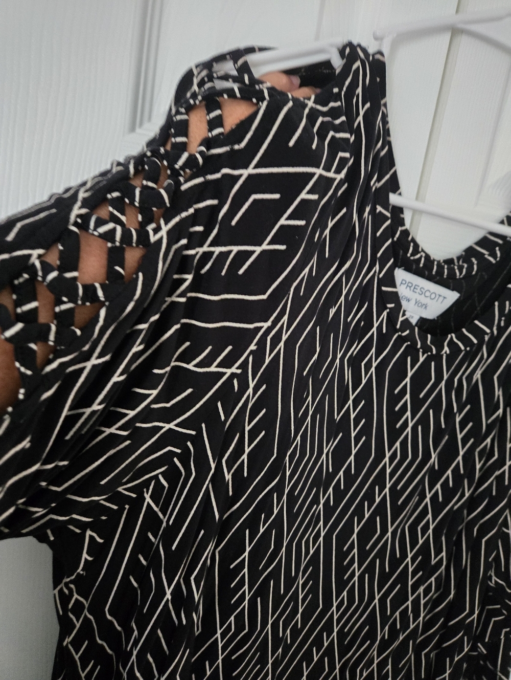 Prescott New York Black & White Geometric Cutout Shoulder Top